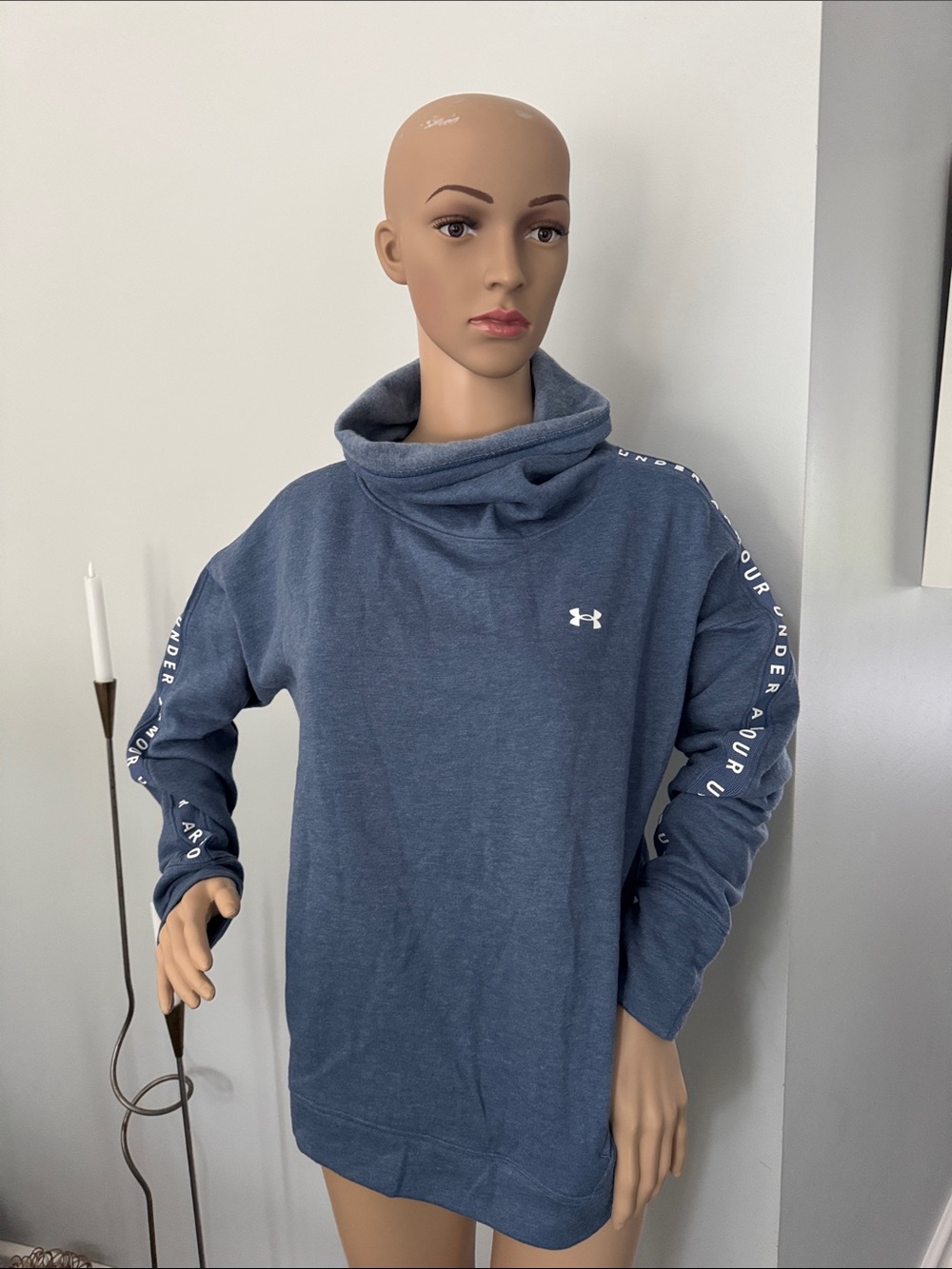 Under Armour Women’s Sweatshirt NWT